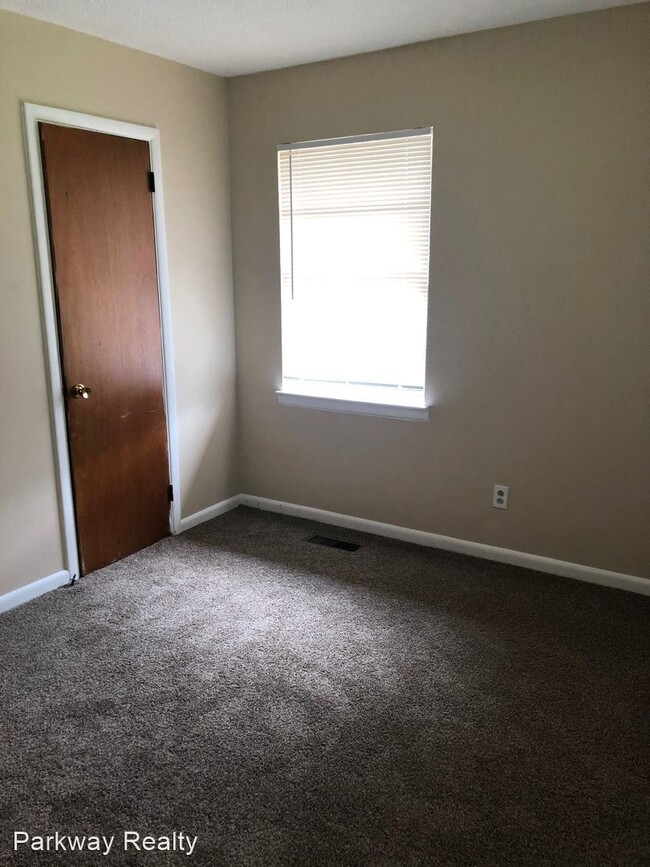 Building Photo - 2 br, 1 bath House - 322 East View Blvd