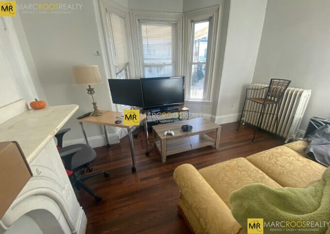 Building Photo - 70 Curtis St