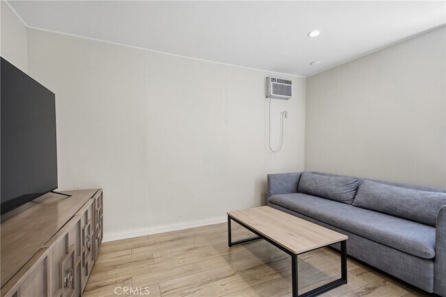 Building Photo - 630 Pioneer Dr