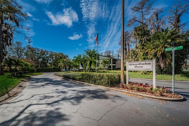 Building Photo - 250 Woodlake Wynde