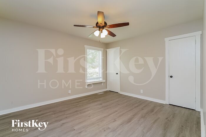 Building Photo - 2423 Paddock Dr