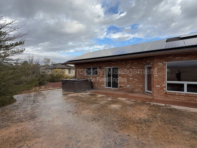 Building Photo - 2737 Sierra Vista Dr