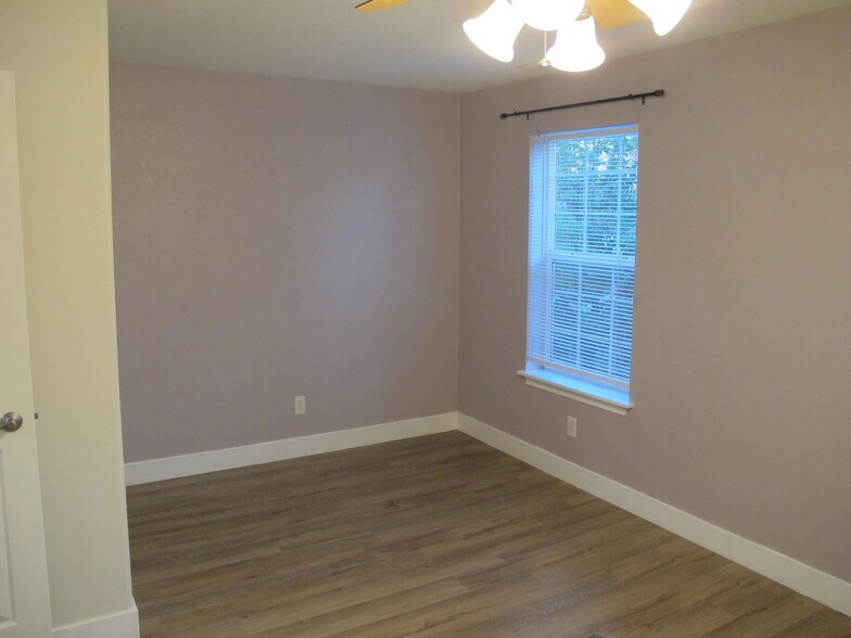 Master Bedroom - 877 Capital Ave