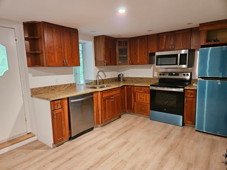 Building Photo - 21 Hall Ave