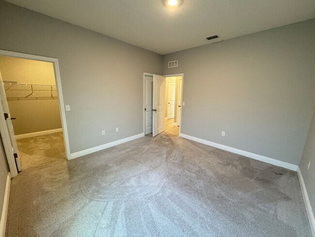 Building Photo - Available NOW!  Incredible, SPACIOUS 5 Bed...