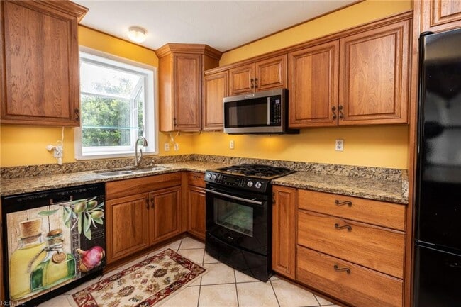 Building Photo - Port Norfolk