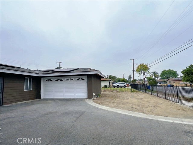 Building Photo - 9228 Oleander Ave