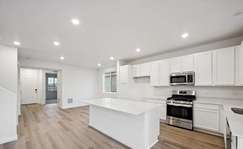 Building Photo - 924 Steppe Ln