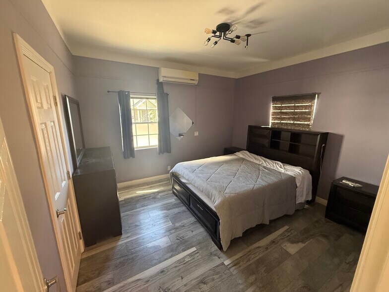 Building Photo - 396 N Mentor Ave