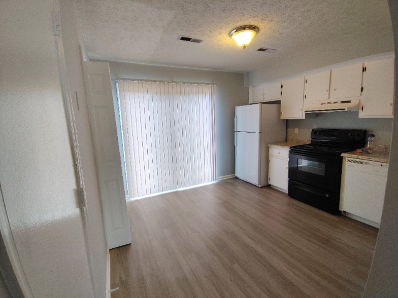 Building Photo - 13 Fonda Dr