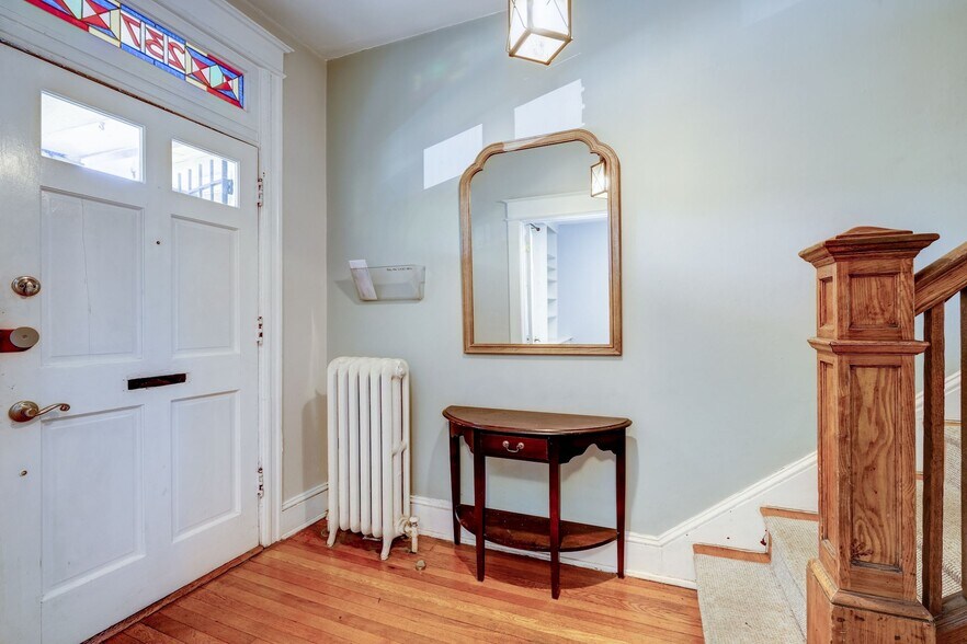 Main Floor - Foyer - 237 11th ST SE