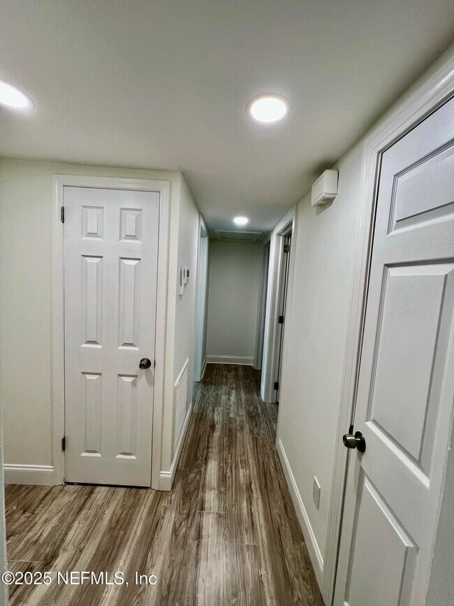 Building Photo - 9720 Jupiter Ct S