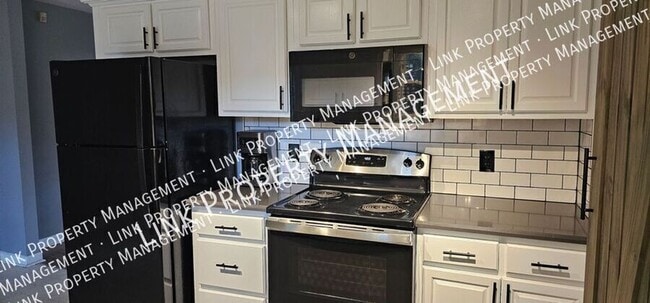 Building Photo - 140 S Elmwood St