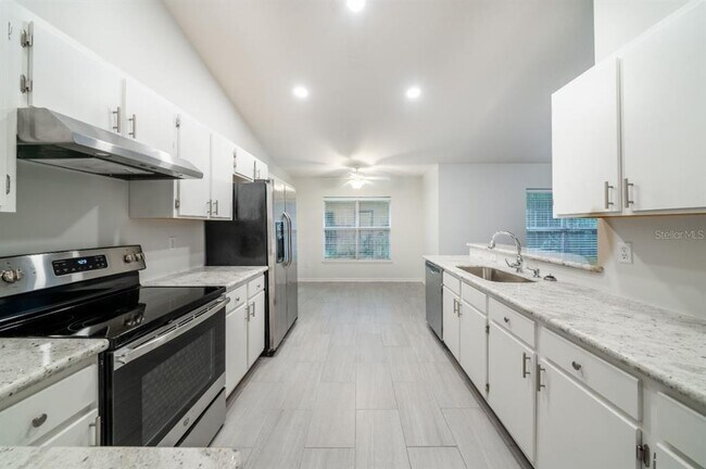 Building Photo - 7136 SW 81st Dr