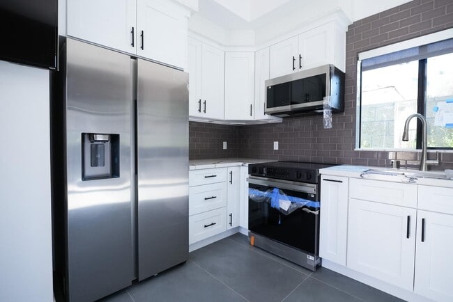 Building Photo - Fair Ave