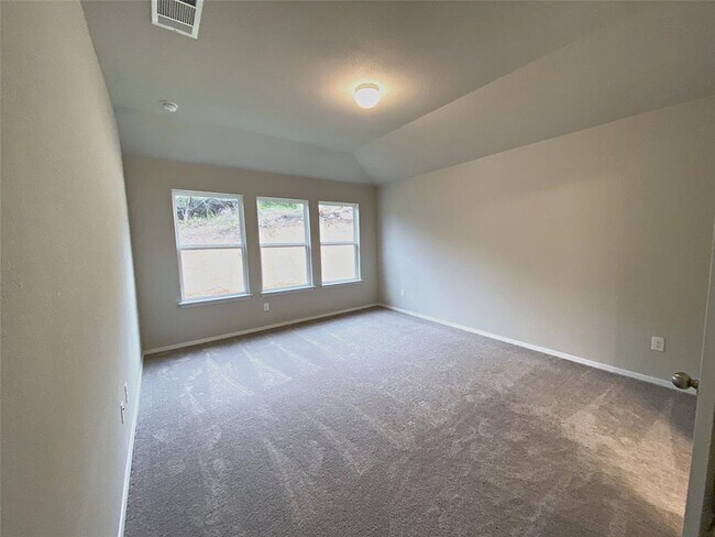 Building Photo - 20915 Oak Dale Dr