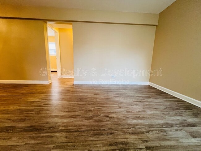 Building Photo - 1711 W Estes Ave