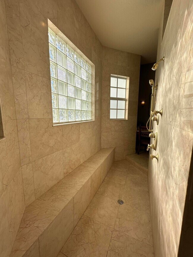 Building Photo - 476 SW Squire Johns Ln