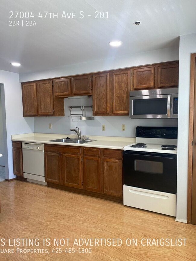 Building Photo - Great Location in Kent! 2-Bedroom Townhous...