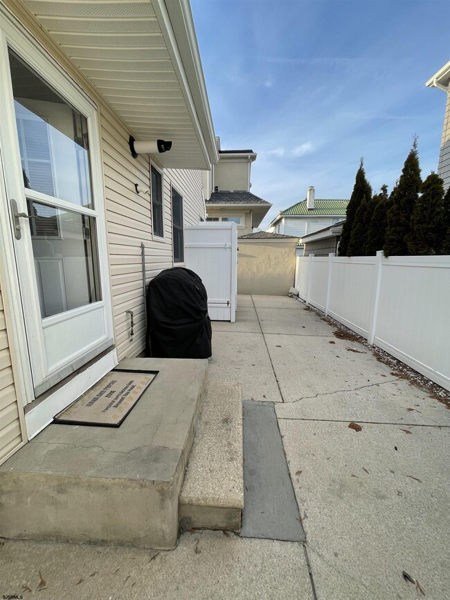 Building Photo - 13 S Kenyon Ave