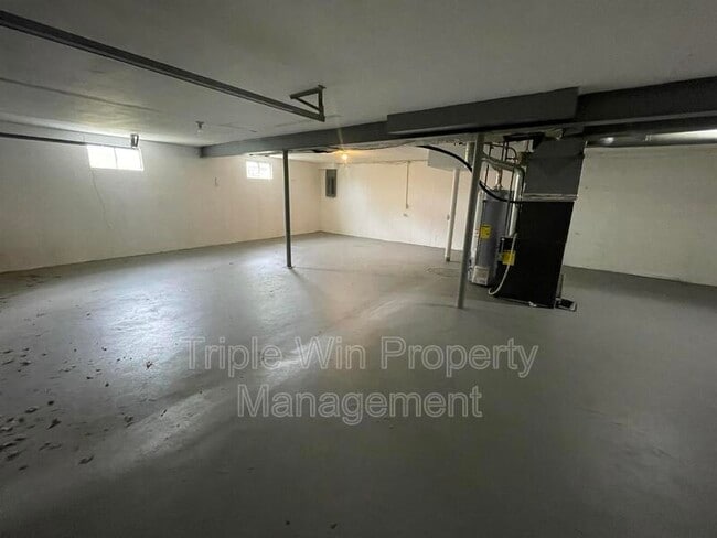 Building Photo - 2022 Northaire Ln