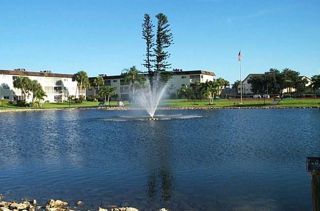Building Photo - 1018 Manatee Rd
