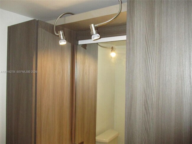Building Photo - 5313 Collins Ave