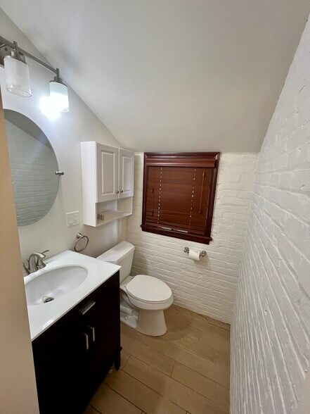 Building Photo - 104 Linwood Ave