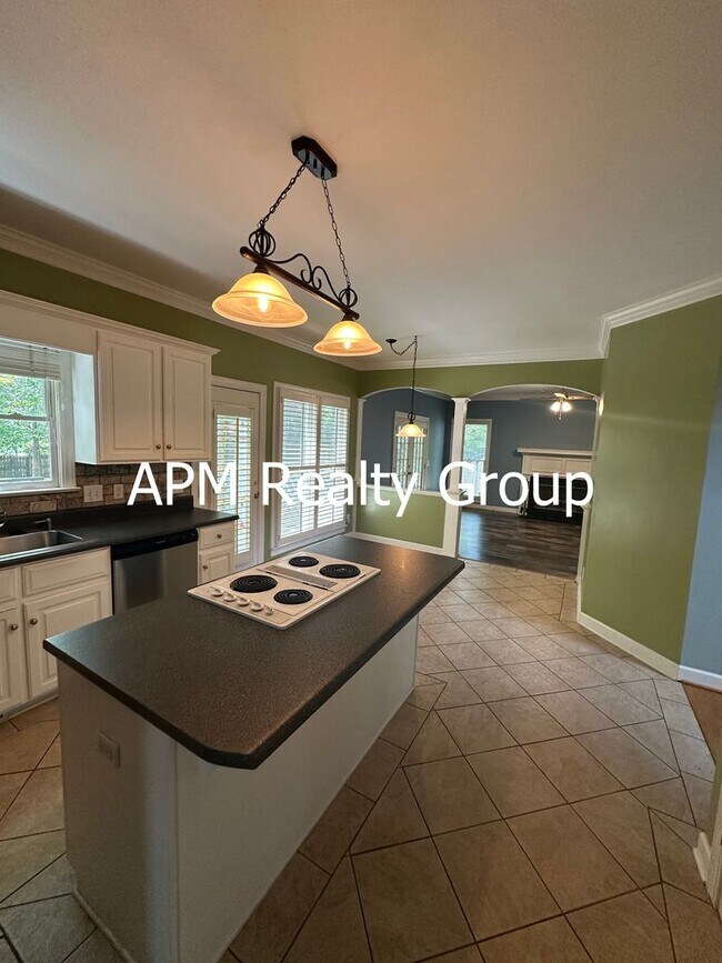 Building Photo - 4 Bedroom Chapin Schools