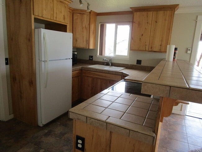 Building Photo - 1 Bedroom Unit with Gate Privacy - All Utilities Provided, Including Yard Care and Internet!