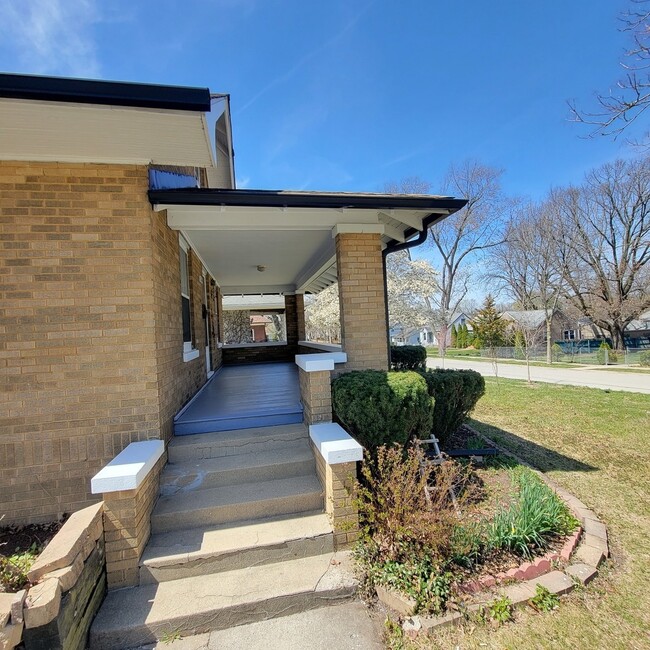 Building Photo - 144 E Pomeroy St
