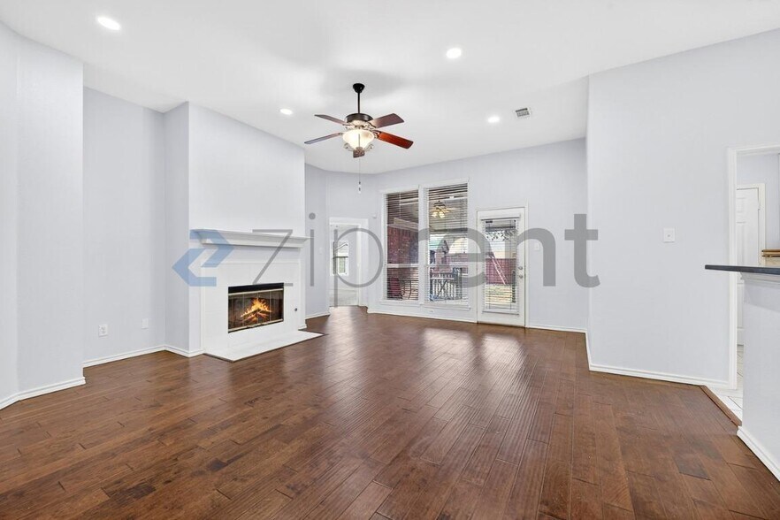 Building Photo - 5802 Edinburg Dr