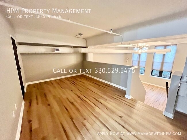 Building Photo - 1133 W 9th St