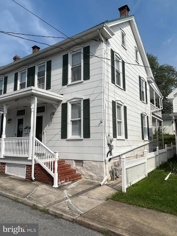 Building Photo - 205 S Potomac St