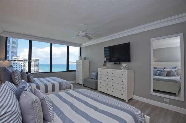 Building Photo - 3505 S Ocean Dr