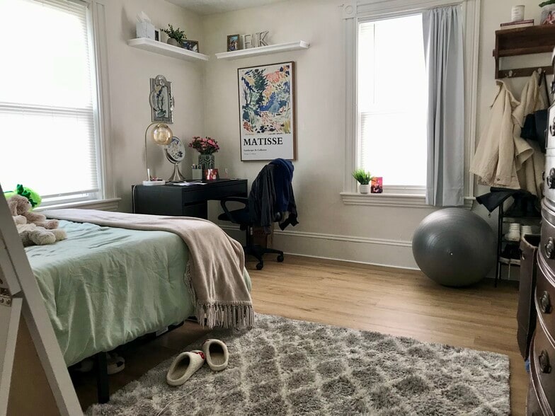 Building Photo - 79 Cushing St