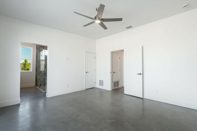 Building Photo - 416 Rosa Parks Rd