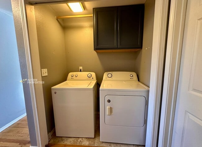 Building Photo - 537 NE Ellis Way