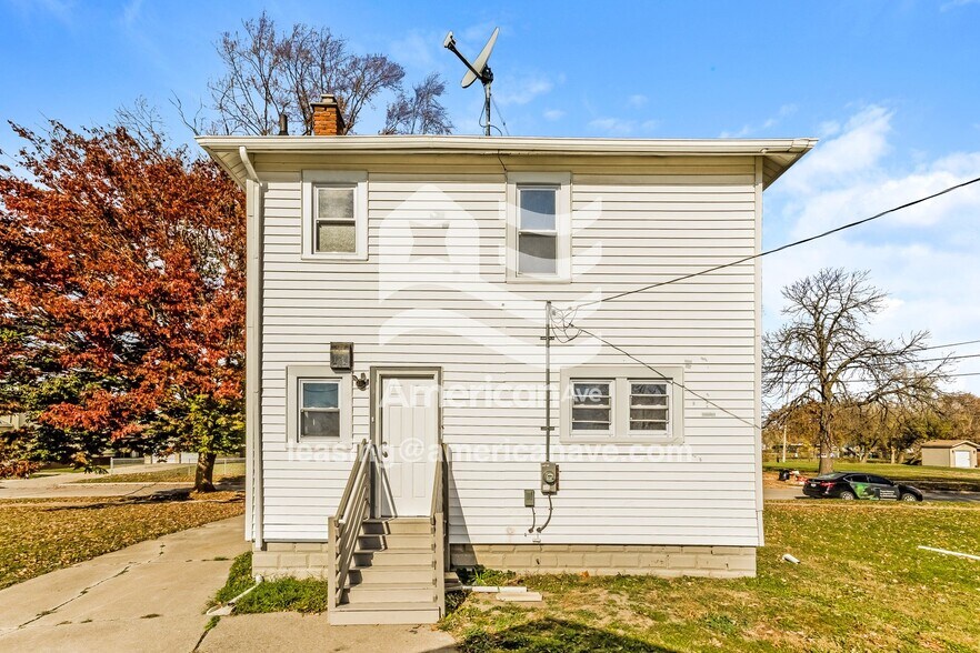 Building Photo - 208 N Walnut St