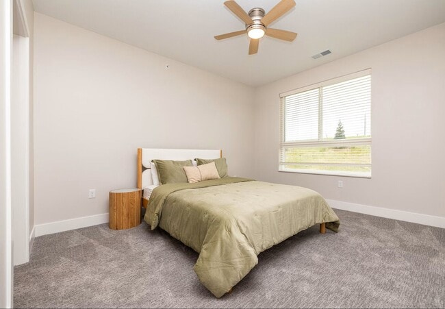 Building Photo - Vervain 1 Bedroom + Den A