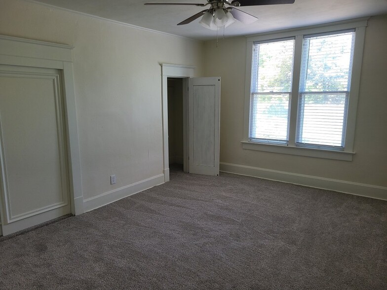 Building Photo - 717 Seed St