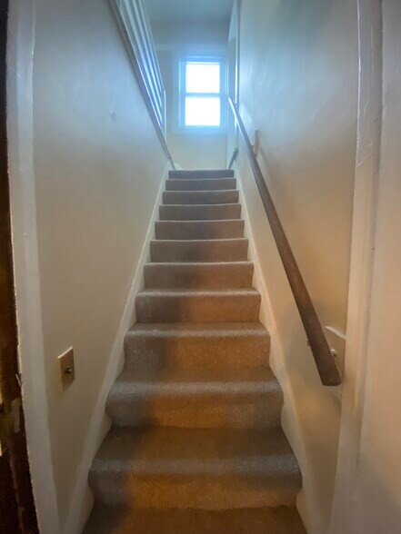 Building Photo - 6427 Chippewa Rd