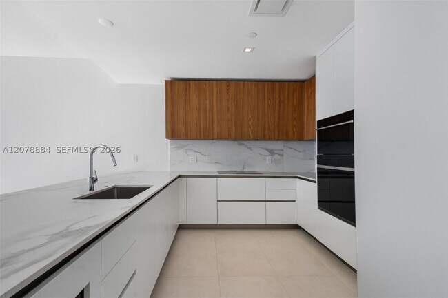 Building Photo - 1400 Biscayne Blvd