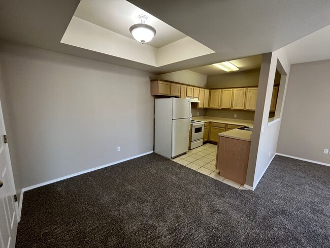 Building Photo - Second Floor 1 bedroom 1 bath apartment- C...