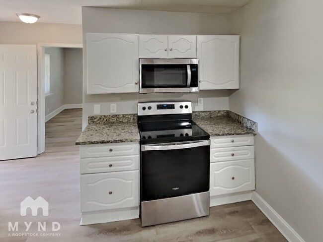 Building Photo - 4922 Statesville Rd