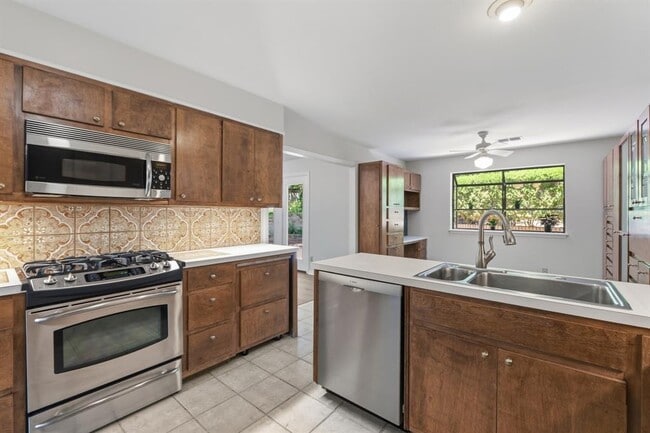 Building Photo - 2802 Pecos St