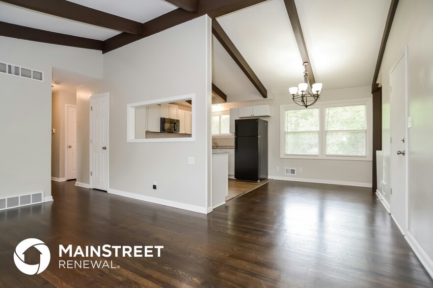 Building Photo - 6852 N Montrose Ave