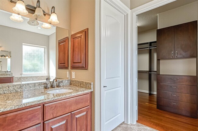Building Photo - 5014 Fairford Dr