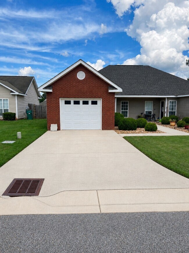 Building Photo - 239 Pine Meadows Cir