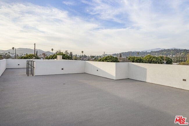 Building Photo - 3210 Verdugo Rd